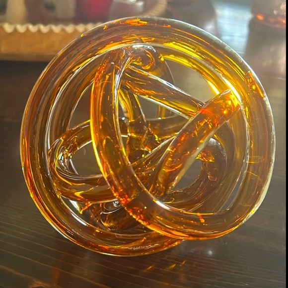 Large Blown Glass Amber Infinity Knot Rope Twisted Glass Sculpture. - Picture 4 of 9